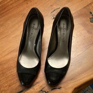 Black pumps! Worn once, very comfortable